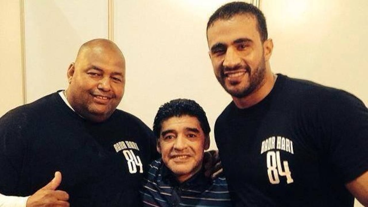 Badr Hari a reçu la visite surprise de Diego Marodonna à l'issue de sa victoire du tournoi de Dubaï. 
