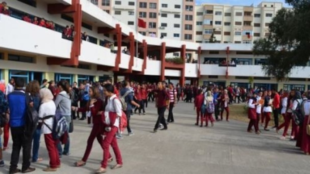 Lycée dans un quartier moderne de Dakhla.
