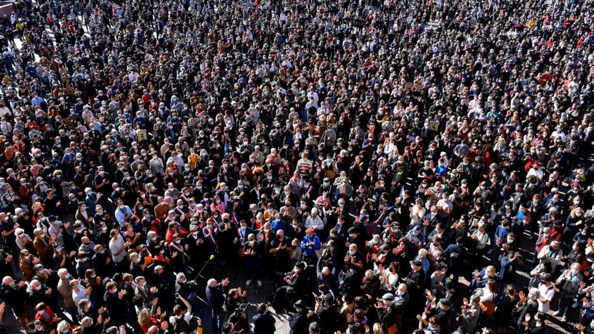 Rassemblement à Toulouse, le dimanche 18 octobre 2020, place du Capitole, en hommage à Samuel Paty, professeur d'histoire assassiné vendredi 16 octobre 2020 pour avoir montré des caricatures du prophète. 
