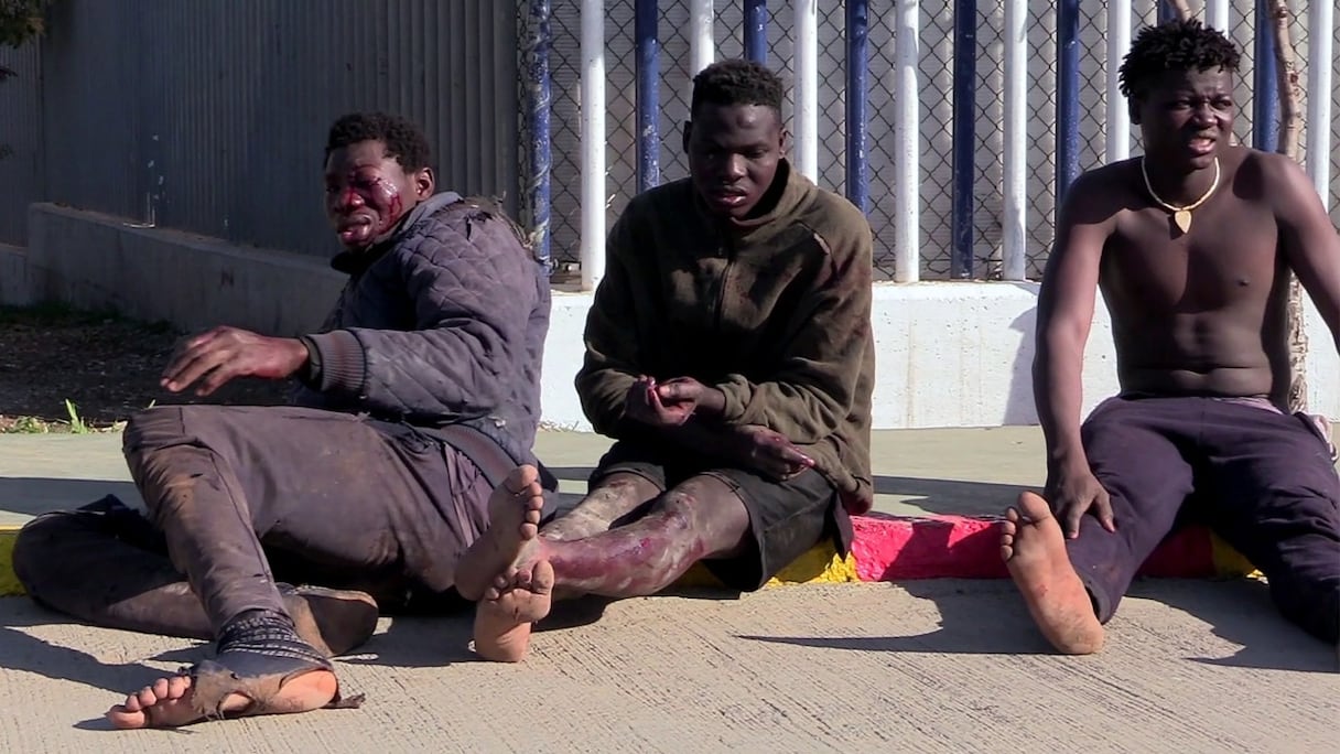 Des migrants subsahariens, le 2 mars 2022, à leur arrivée au Centre pour immigrés et demandeurs d'asile (CETI), à Melilla.
