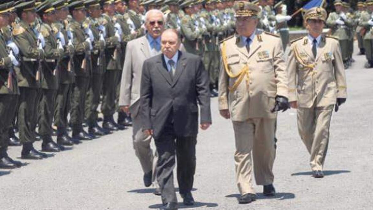 Abdelaziz Bouteflika et son ministre de la Défense, Gaïd Saleh. 
