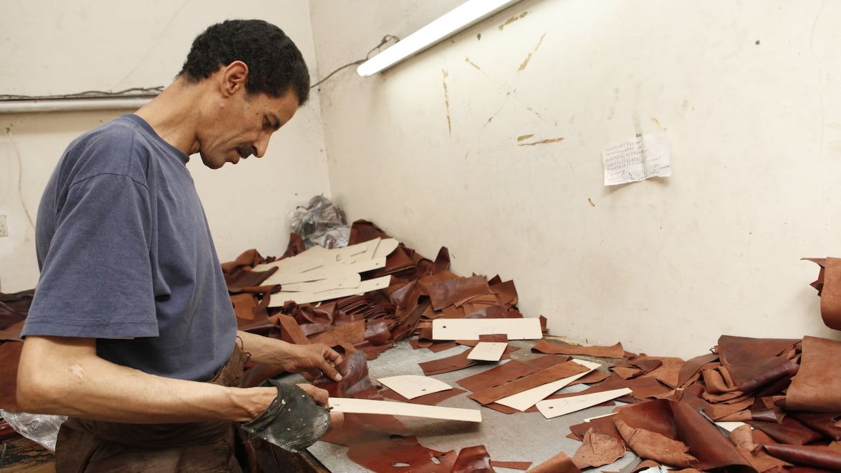 Le véritable métier de maroquinier se perd et la production en masse lui fait de l’ombre
