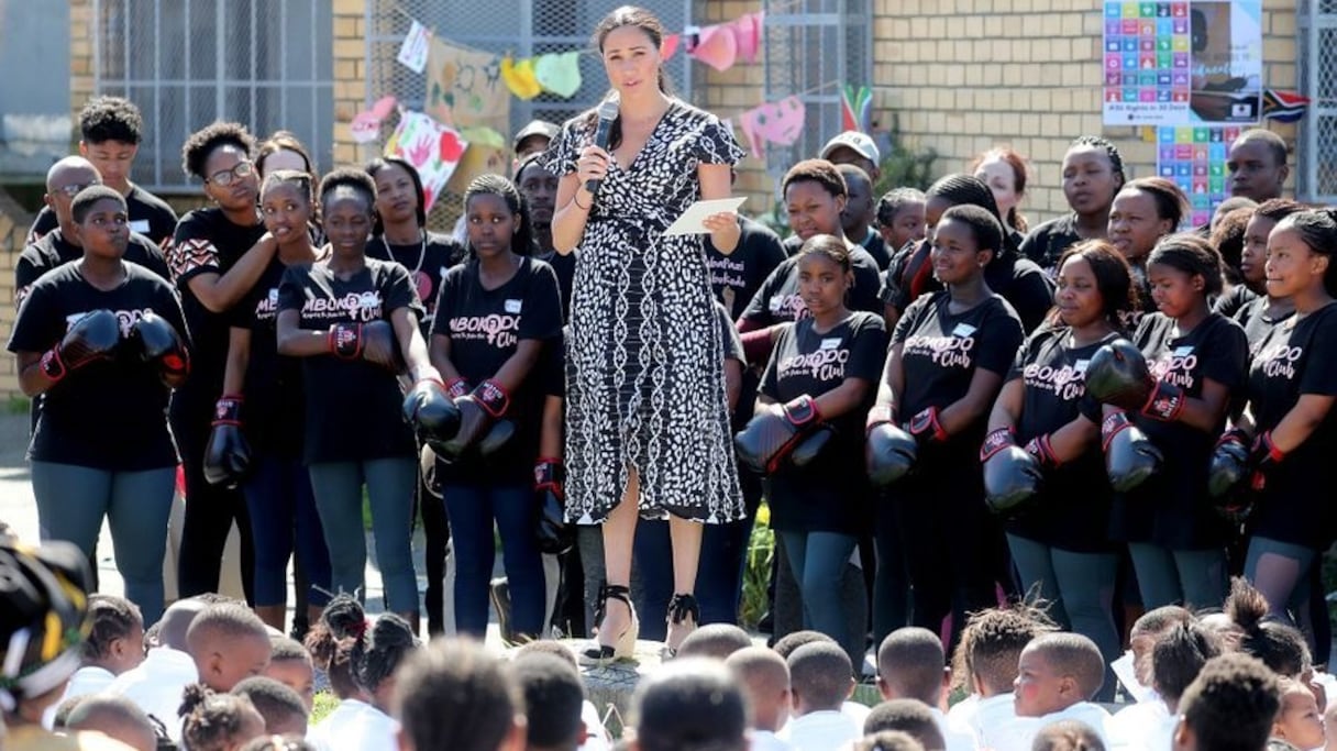 Meghan Markle prononcant un discours à Nyanga
