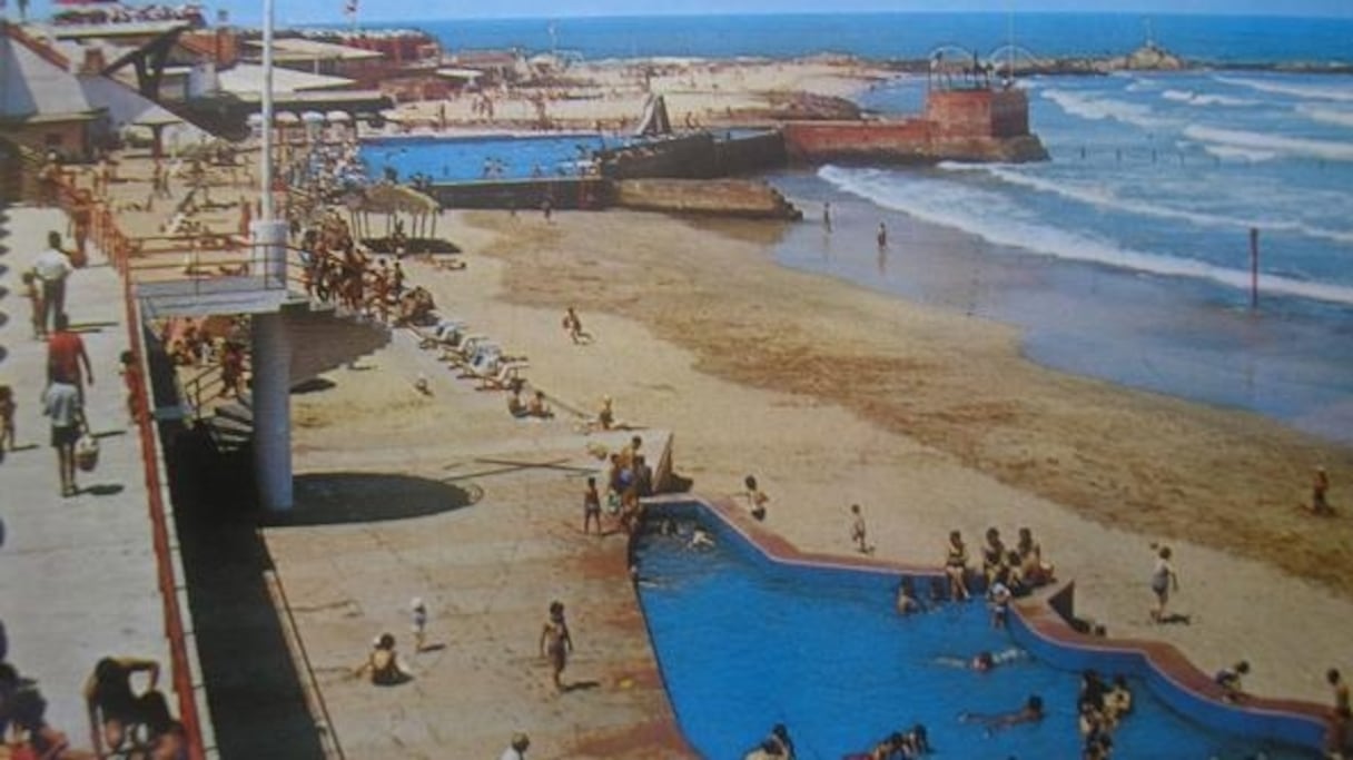 Vue des piscines privées de la corniche
