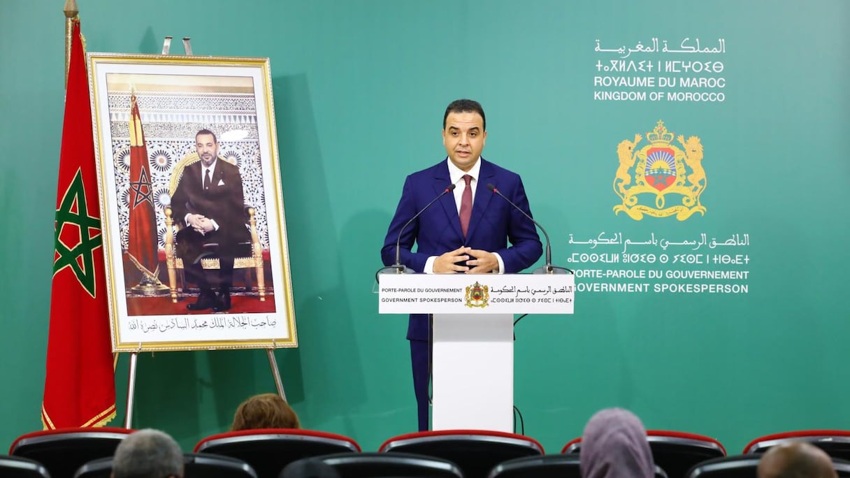 Mustapha Baitas, porte-parole de l'exécutif, répond aux questions des journalistes au cours d'un point de presse, à l'issue de la réunion hebdomadaire du conseil de gouvernement, le 7 juillet 2022, à Rabat.
