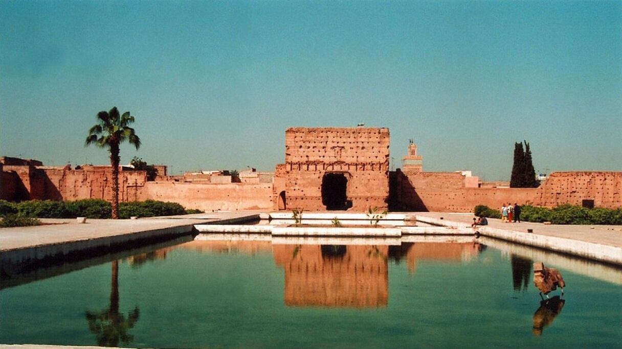 Situé à Marrakech, le palais El Badi est un ensemble architectural construit à la fin du 16e  siècle. Actuellement, c’est une immense esplanade creusée de jardins, plantée d'orangers et entourée de hauts murs.
