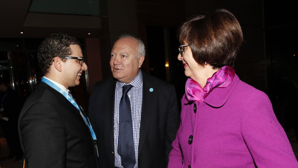 Brahim Fassi Fihri, Président co-fondateur de l'Institut Amadeus, réserve un accueil chaleureux à ses invités de marque. L'ancien ministre espagnol des Affaires étrangères, Miguel Angel Moratinos, en fait partie. 
