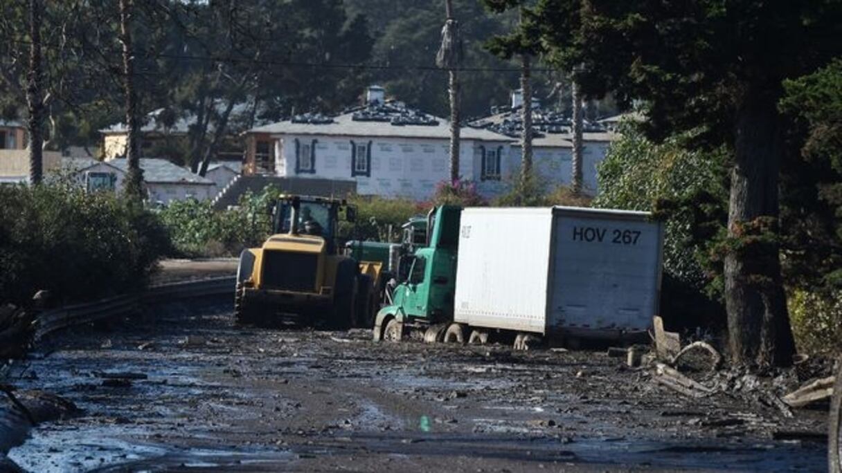 Opération de nettoyage près de Montecito, après des coulées de boue, le 10 janvier 2017 en Californie.

