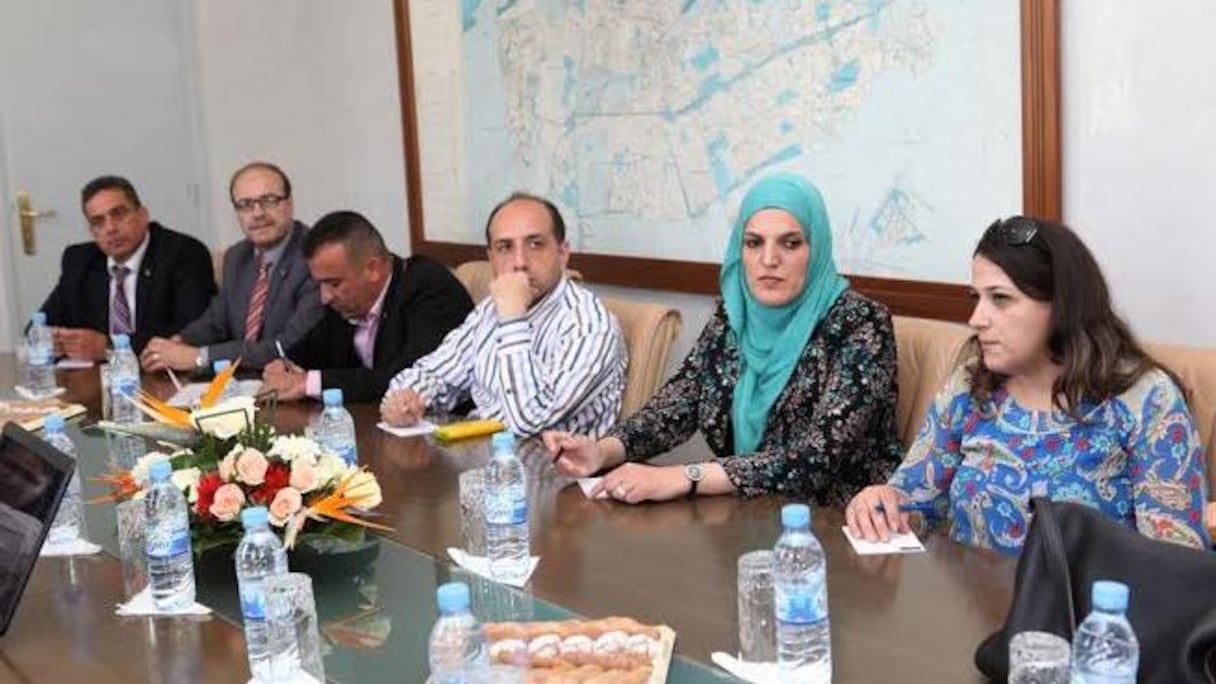 Des membres de la délégation palestinienne à l'Agence urbaine de Casablanca.
