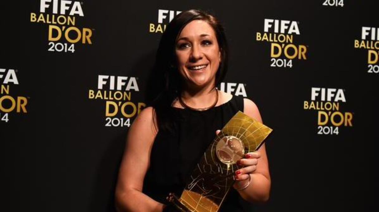 La joueuse allemande Nadine Kessler (Wolfsbourg) a été nommée meilleure joueuse de l' année 2014 par la FIFA.  
