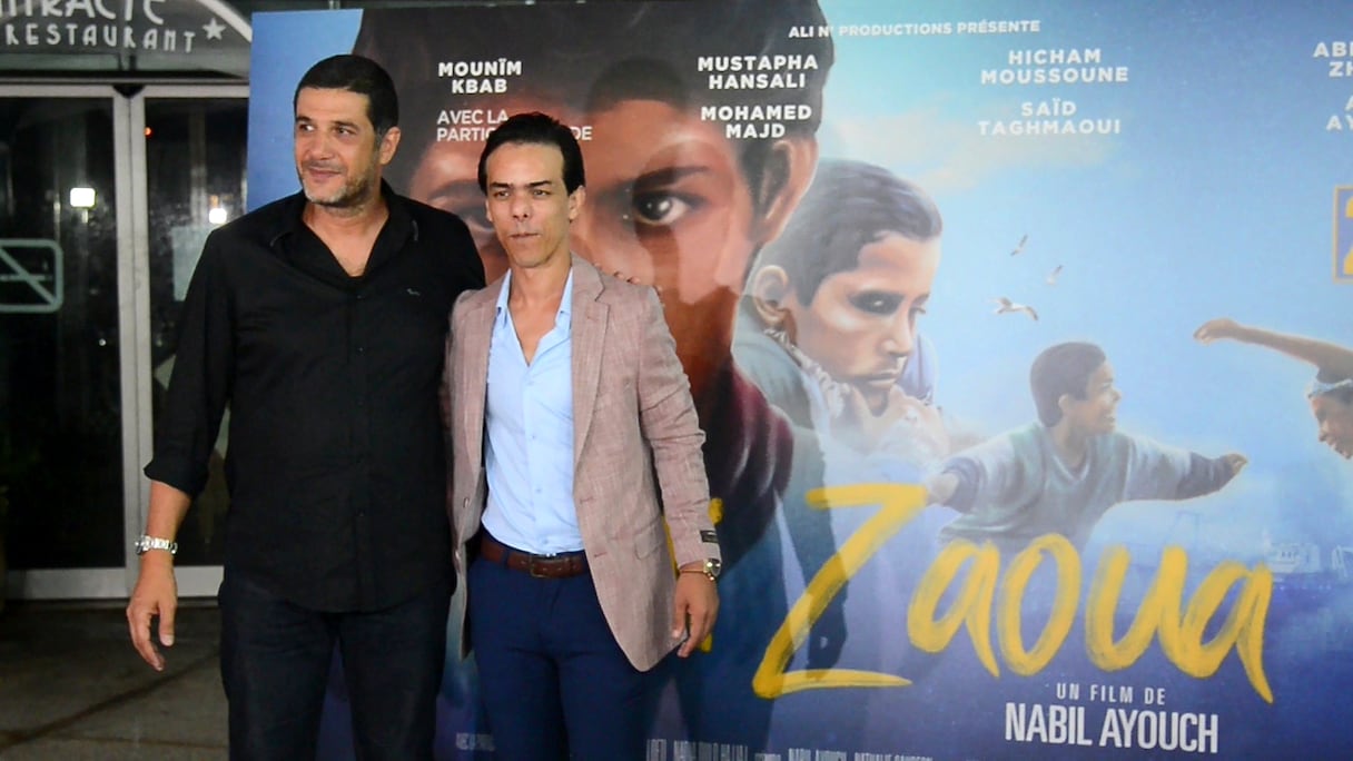 Nabil Ayouch et Hicham Moussoune, l'un des acteurs principaux de «Ali Zaoua», lors de l'avant-première de la sortie de la version remastérisée du film, 22 ans plus tard, le 26 octobre 2022.
