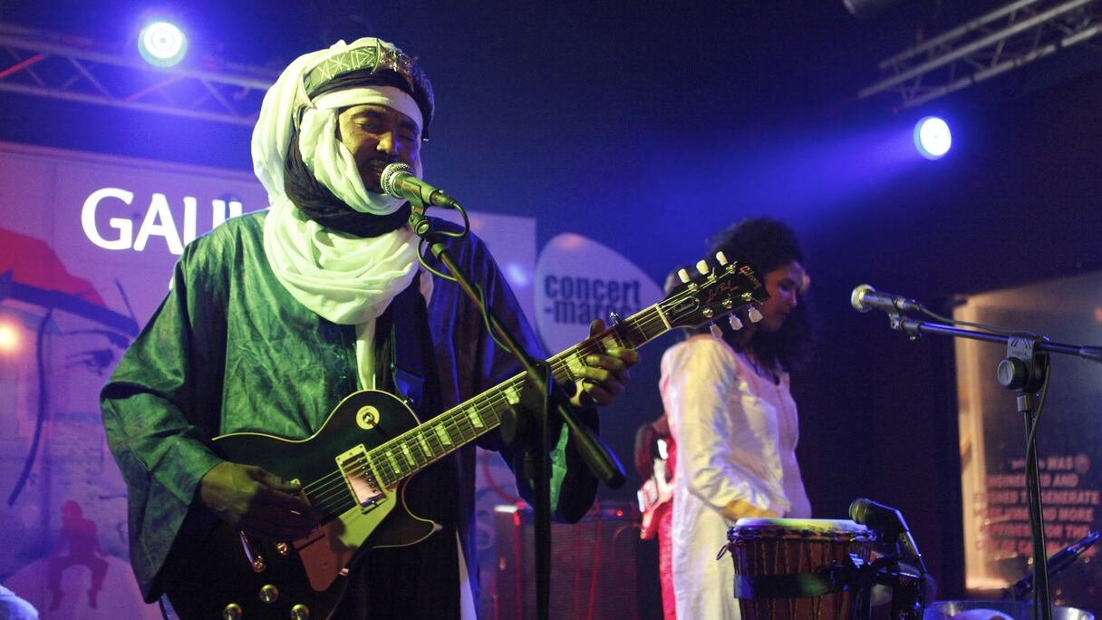 La voix chaude de Abou Bakar Ag Haroun, accompagné de sa guitare électrique, a encensé les airs de saveurs de désert. 
