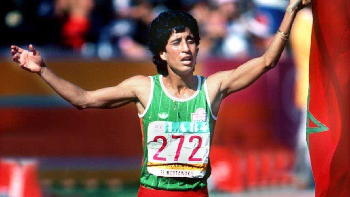 Nawal Moutawakil, spécialiste du 400 mètres haies est la première femme arabe, africaine et musulmane à remporter une médaille d'or olympique aux jeuex de Los Angeles en 1984 
