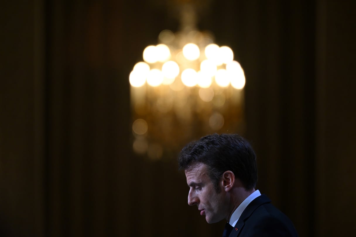 Le président français Emmanuel Macron lors d'un discours, à l'Elysée à Paris le 27 février 2023.