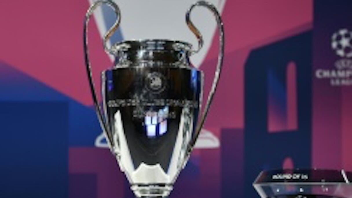Le trophée de la prestigieuse Ligue des champions UEFA.
