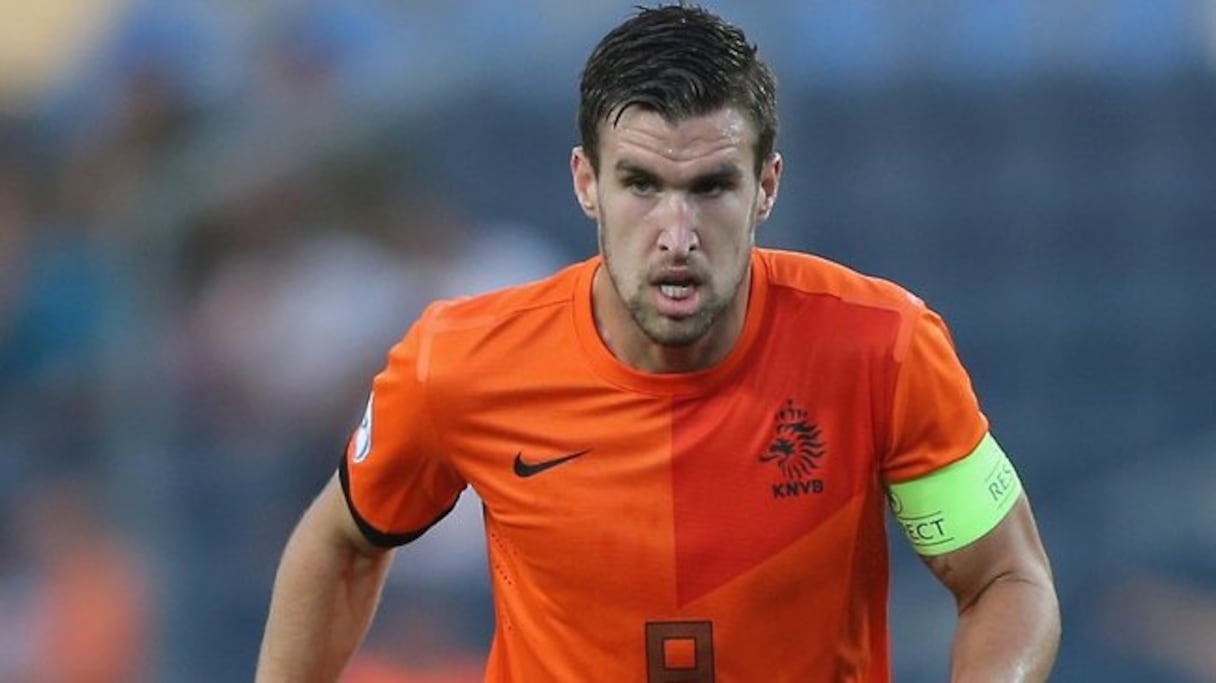 Kevin Strootman, le milieu de terrain de la Roma, a été victime d'une rupture ligamentaire au genou gauche, en mars, avec son club. Opéré rapidement, il ne sera pas rétabli pour la Coupe du monde et manquera énormément au Pays-Bas qui affronteront l'Espagne au premier tour. 
