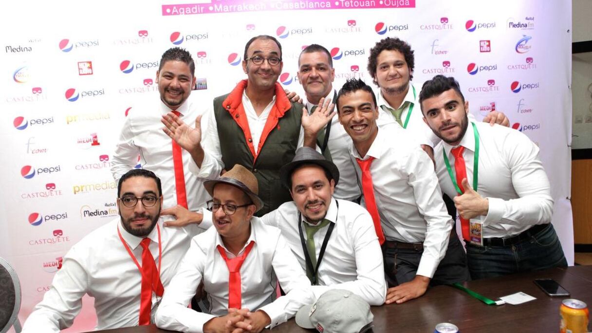 Cherchez l'intrus! Rachid El Ouali himself rejoint la belle équipe pour immortaliser l'évènement.
