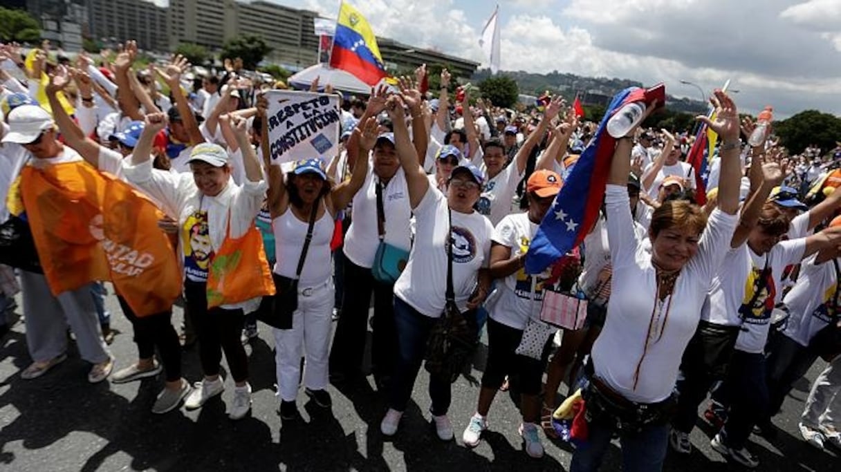 Venezuela: des femmes mènent la marche contre le président Maduro.
