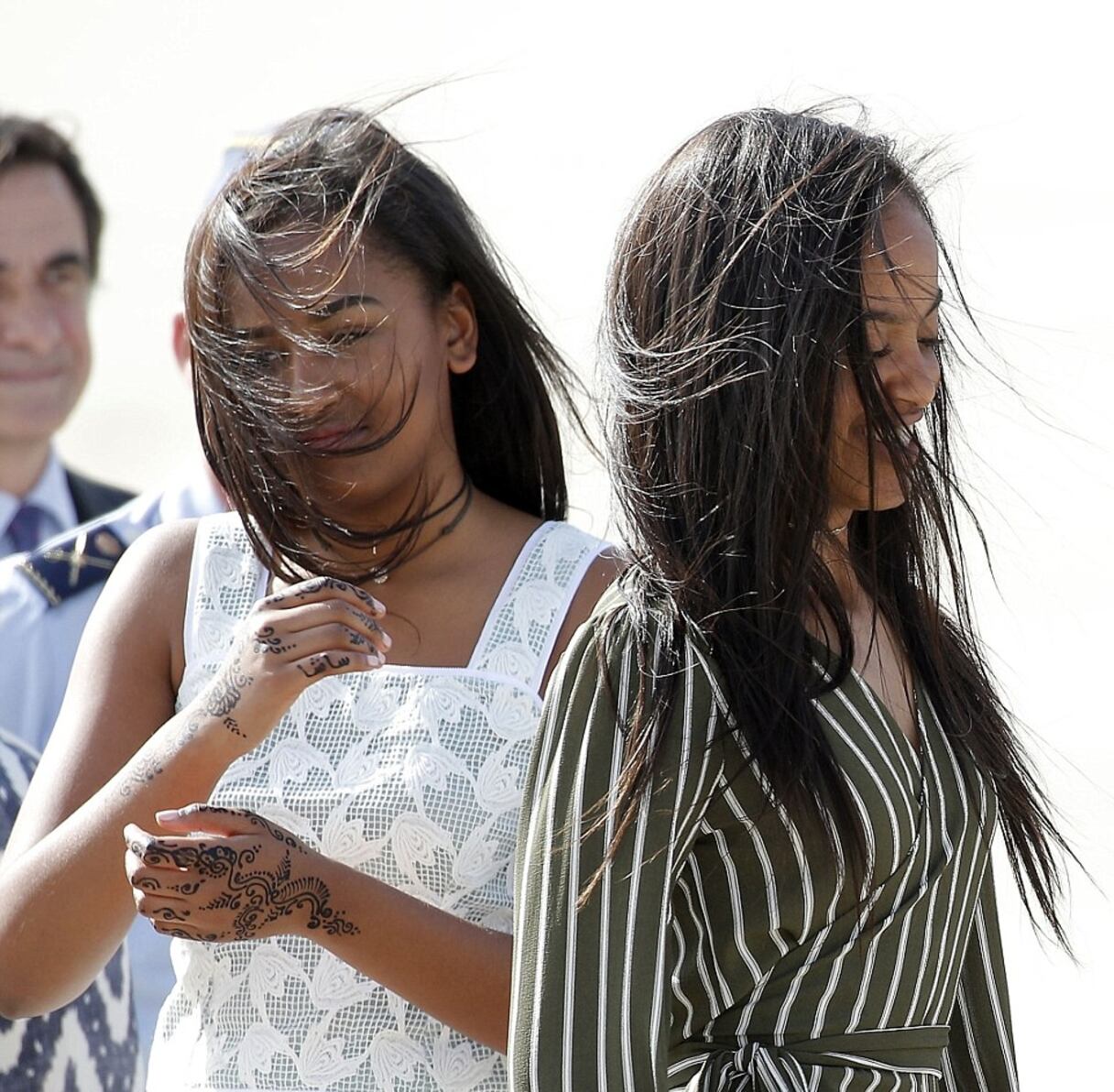 Sasha, en langue arabe, sur les doigts de Miss Obama.
