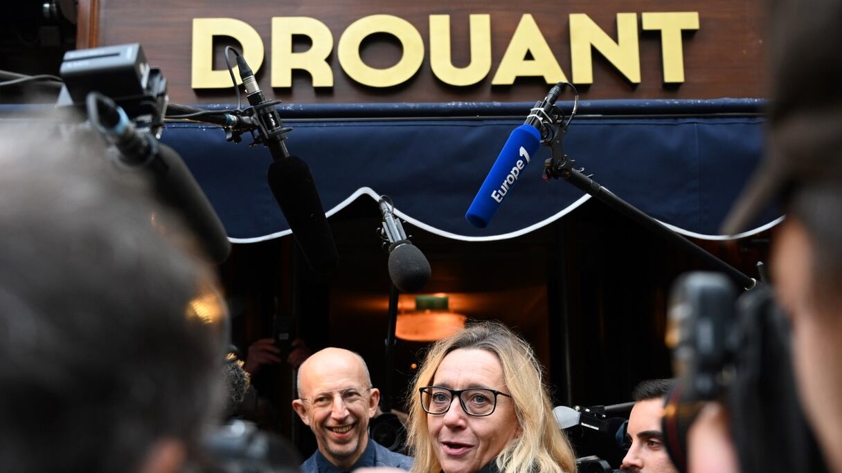 Virginie Despentes s'adresse à la presse à son arrivée au restaurant Drouant à Paris, avant l'annonce du lauréat du Prix Goncourt, le 4 novembre 2019.
