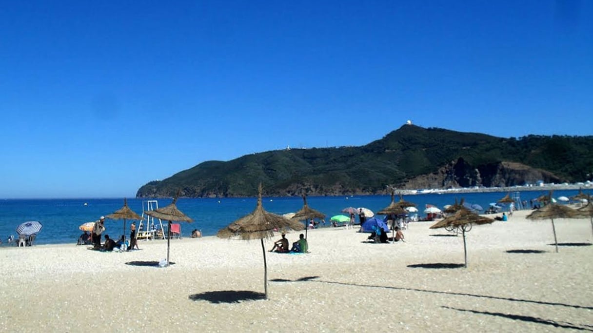 Plage de M'diq, dans le nord du Maroc. 
