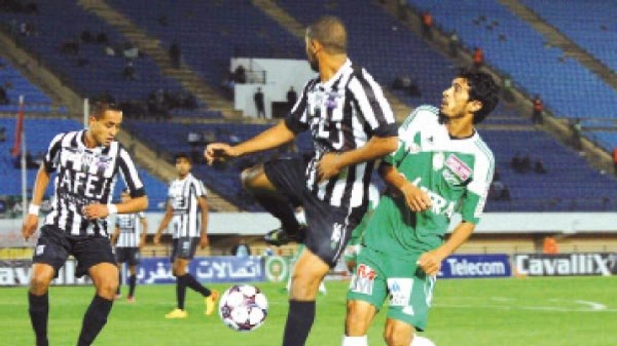 Le Raja Casablanca a imposé sa loi au Complexe Mohammed V face au KAC (5-0), lors du match en retard de la 17ème journée de Botola Pro.

