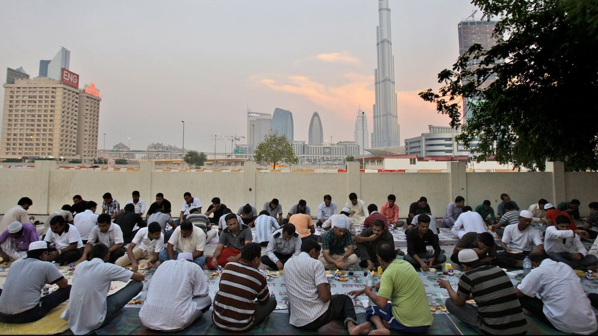 Rupture du jeûne conviviale au pied de Borj Khalifa à Dubai 
