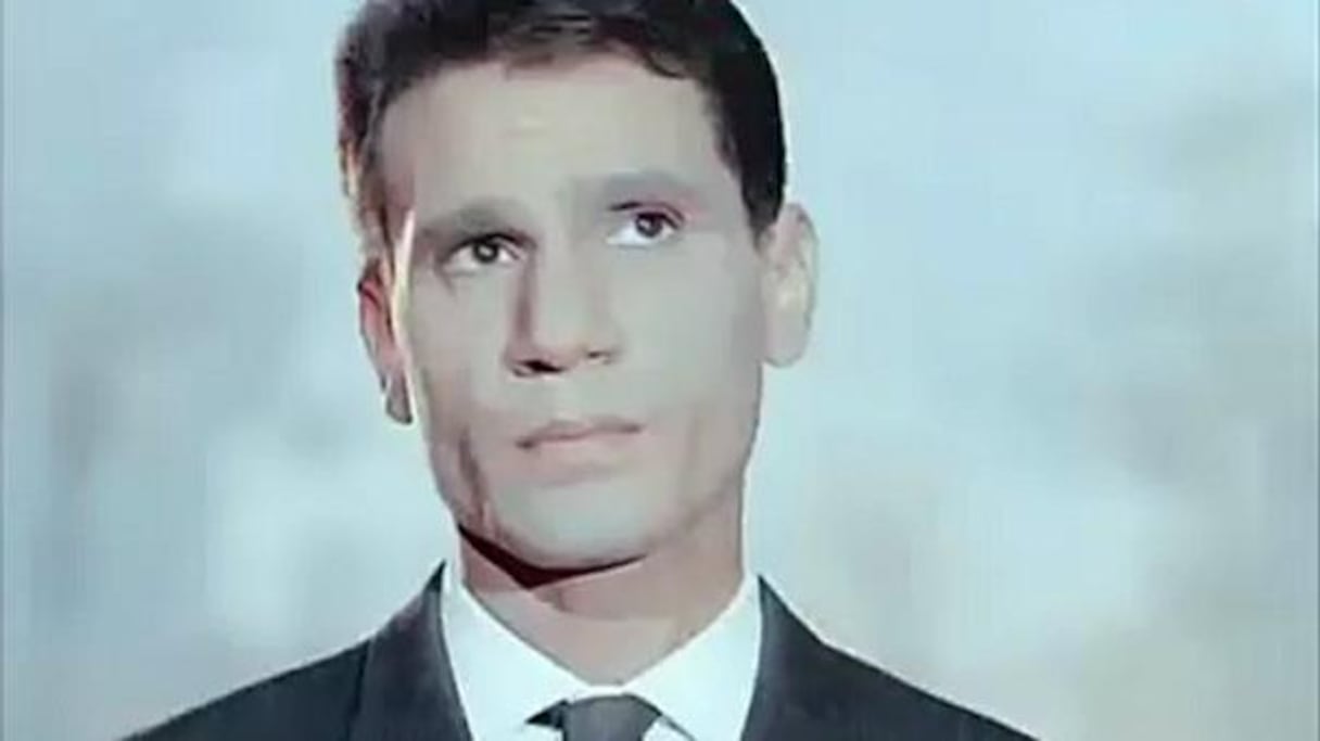 "Fatet Ganbina" d'Abdelhalim Hafez dans "L' armée du Salut" ( Ed. du Seuil, 2006):https://youtu.be/_GwQSgLOhfo
