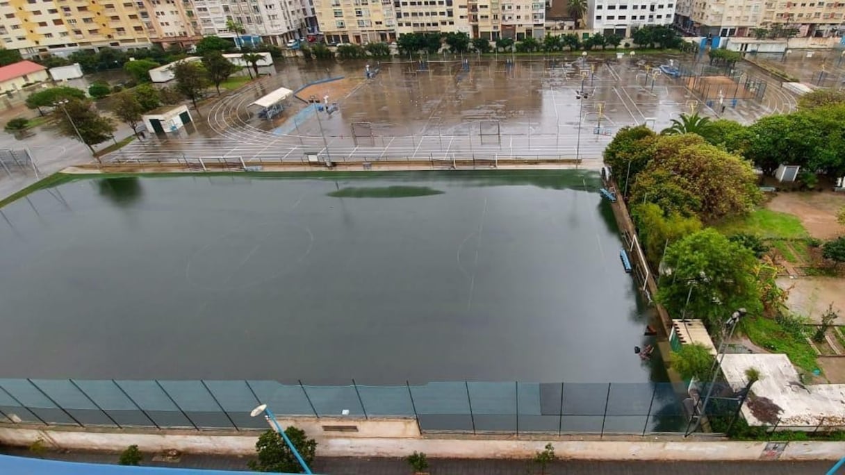 Le centre sportif Beaulieu, rattaché au Lycée Lyautey, sous l'eau.
