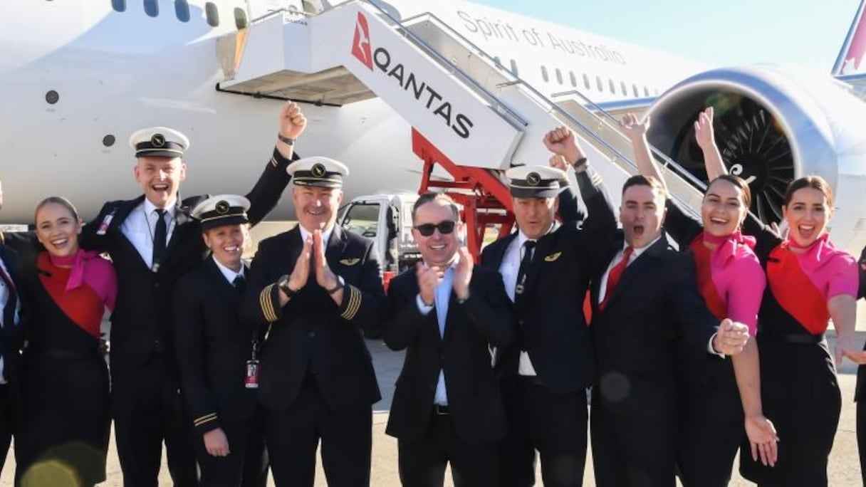 L'équipage du plus long vol de l'Histoire à l'atterrissage. 
