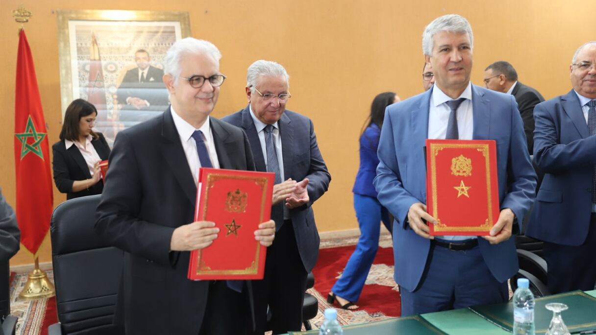 Les ministres de L’Equipement et de l’Eau, Nizar Baraka, et de l’Agriculture, Mohammed Sadiki, ont signé, vendredi 28 octobre 2022, un contrat de gestion participative de la nappe phréatique de Meski-Boudenib.
