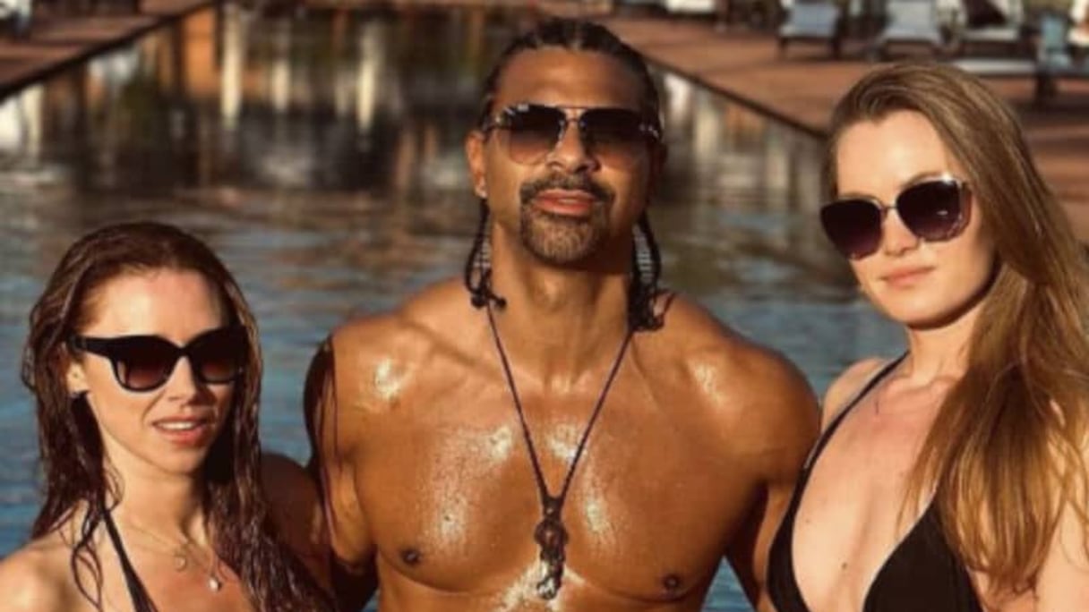 Le boxeur britannique David Haye, entouré de la chanteuse irlandaise Una Healy et de la mannequin Sian Rosemarie, à Marrakech.
