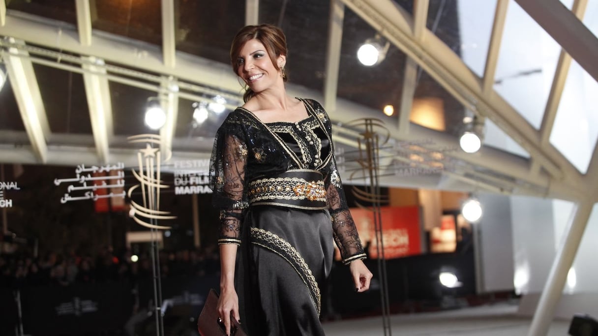 Latefa Ahrar a quitté la cravate rouge pour une somptueuse robe de soirée digne des Mille et une nuits. 
