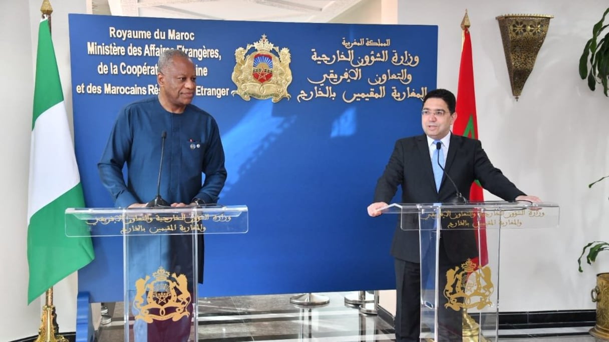 Nasser Bourita et son homologue du Nigéria Geoffrey Onyeama, lors d'un point de presse à Rabat, le 8 juin 2022.
