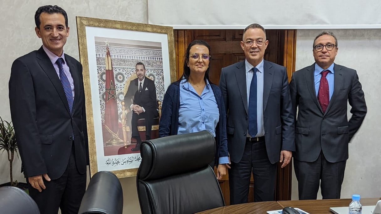 Accord trouvé entre Fouzi Lekjaa, ministre délégué chargé du Budget, et les représentants des médecins du secteur libéral, sur le prélèvement des impôts dûs, et la révision de la tarification des consultations, à Rabat, 17 novembre 2022.
