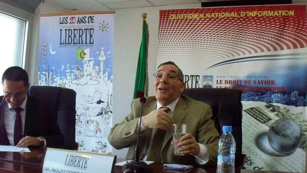 Noureddine Boukrouch, l'ancien président du PRA et ex-ministre du Commerce, lors du débat organisé par le journal “Liberté”, hier à Alger.
