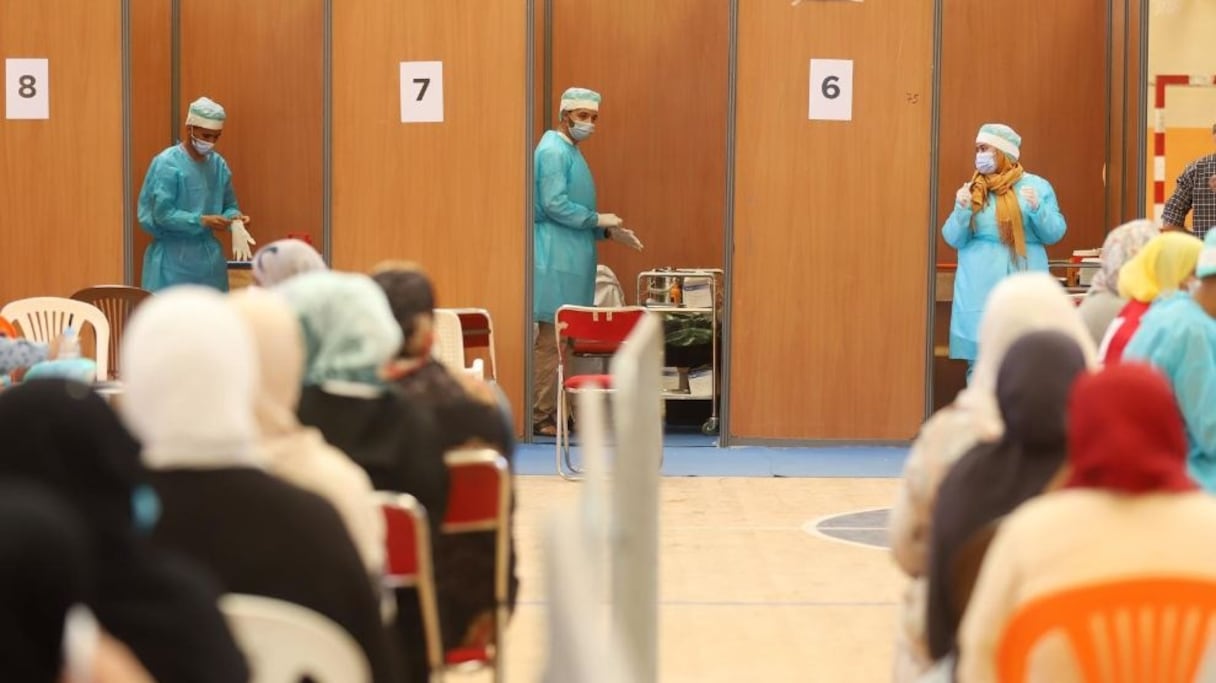 Dans un centre de vaccination à Marrakech, jeudi 20 mai 2021.
