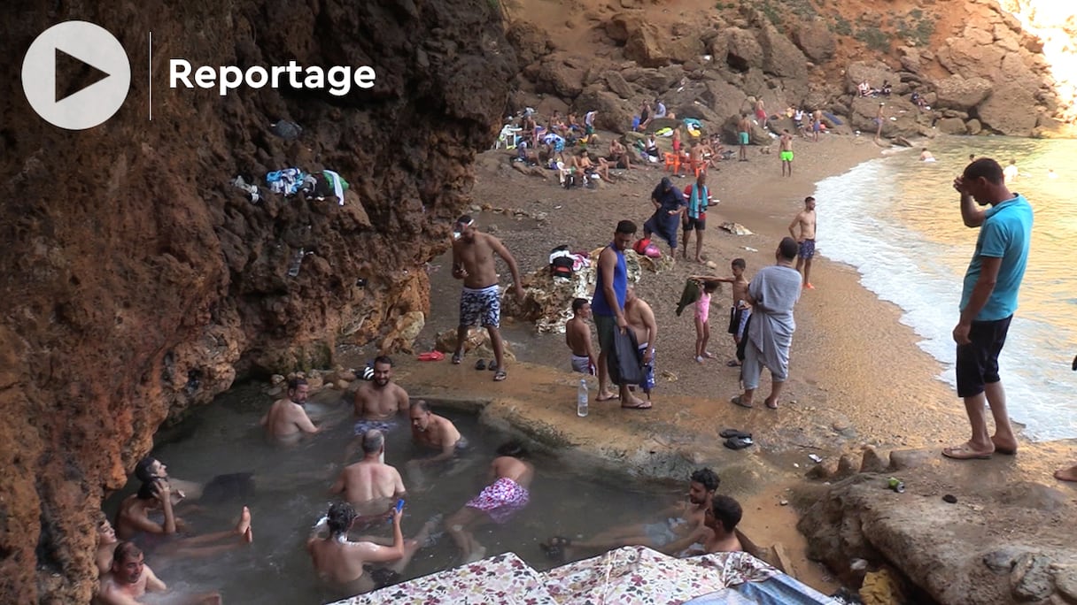 Près de Nador, Hammam Al Chaibi, des cavités de 60 cm de profondeur naturellement creusées dans la roche, font polémique sur le net. Les heures de leur fréquentation par les hommes et les femmes, définies par un règlement, ont été jugées extrémistes.
