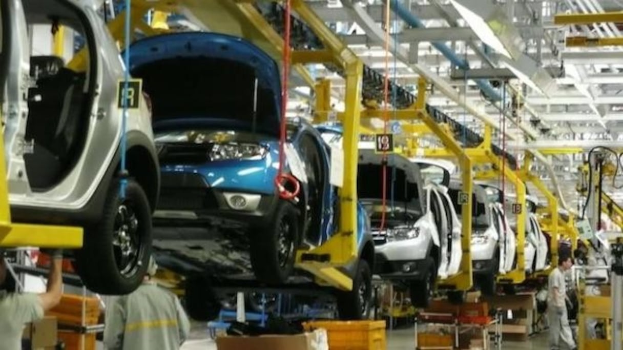 Chaîne d'assemblage à l'usine Renault de Tanger. 
