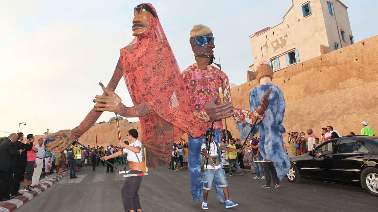 Les marionnettes ont évolué sur les rythmes des percussions  
