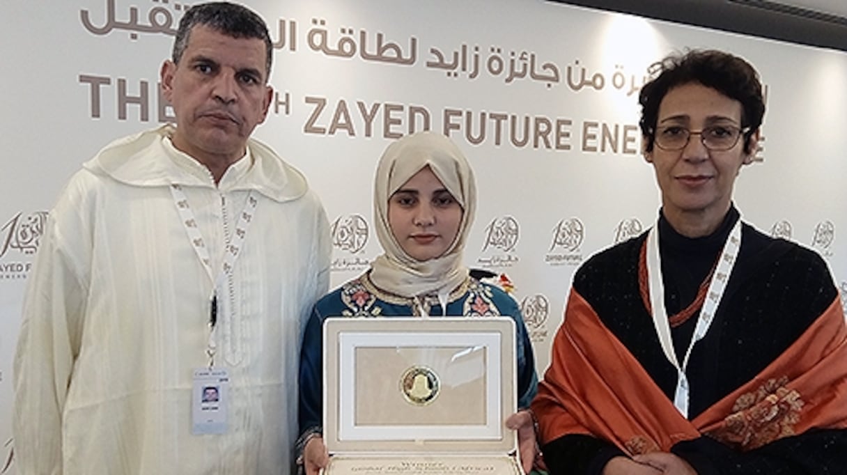 Le lycée Aouda Saadia de Marrakech remporte le prix Zayed de l'énergie future au titre de l'année 2018.
