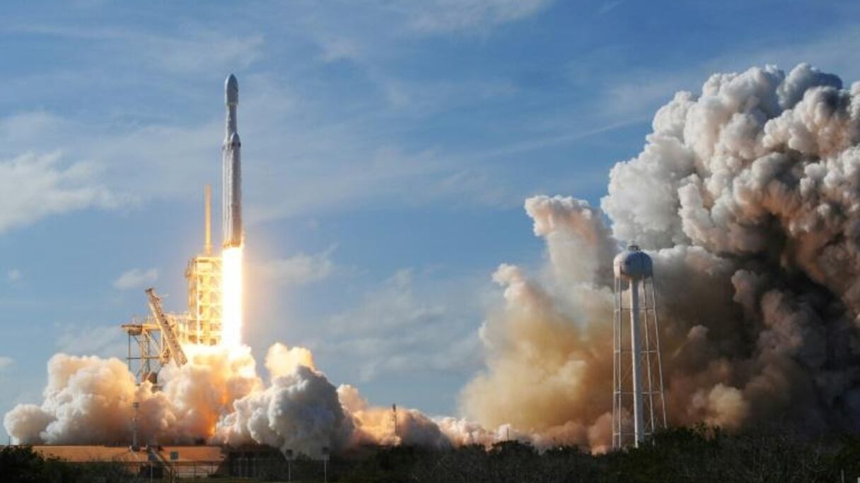 La fusée Falcon Heavy lors de son lancement à Cap Canaveral en Floride le 6 février 2018.
