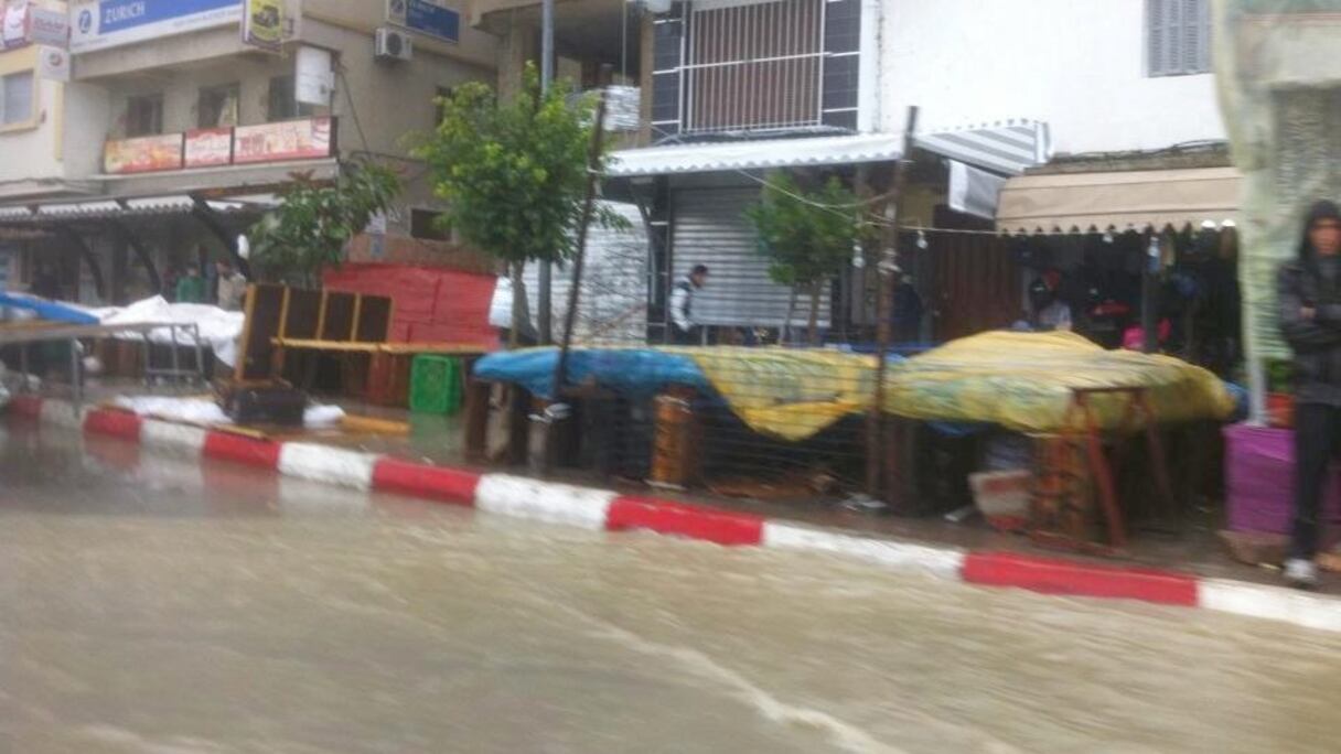 Les rues de la ville ont débordé d'eau
