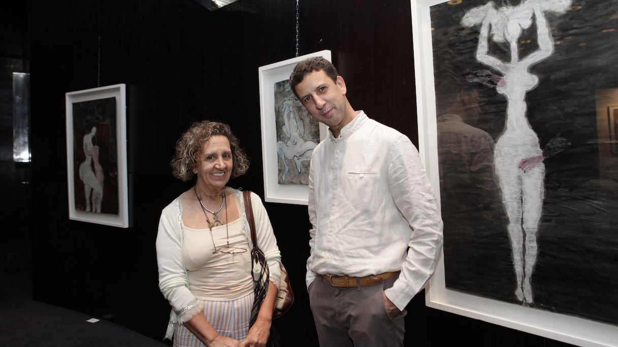 Khadija Tnana, ici en compagnie de Mustapha Ramli, faisait sans conteste partie des artistes les plus saisissants de l'exposition. D'elle, Pierre Rouzier a dit, très justement, qu'elle "impose la femme comme ont pu l'imposer un Klimt, un Maillol ou un Egon Schiele. Une femme qui parle, qui est".