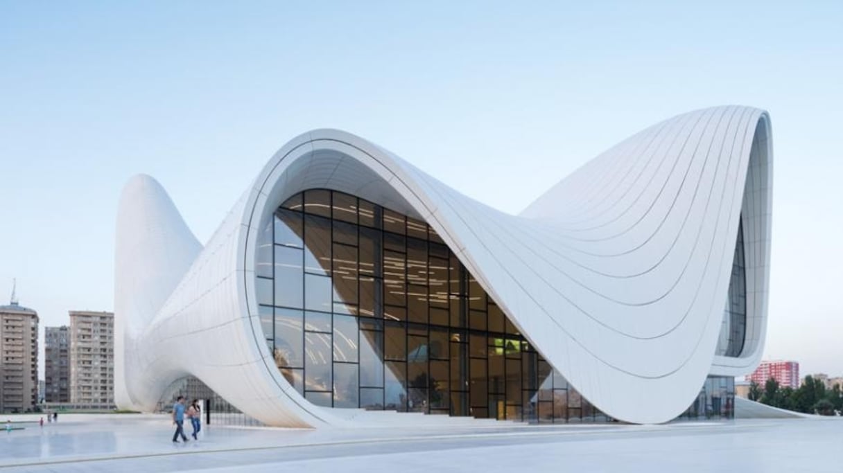 Conçu en 2007, le centre culturel Heydar Aliyev est un complexe situé à Bakou, capitale de l'Azerbaïdjan. Il comprend un centre de congrès, un musée, une bibliothèque et un parc avec une superficie de 9 hectares.
