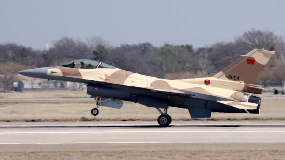 Un F-16 Fighting Falcon, avion de chasse des Forces Royales Air (FRA).
