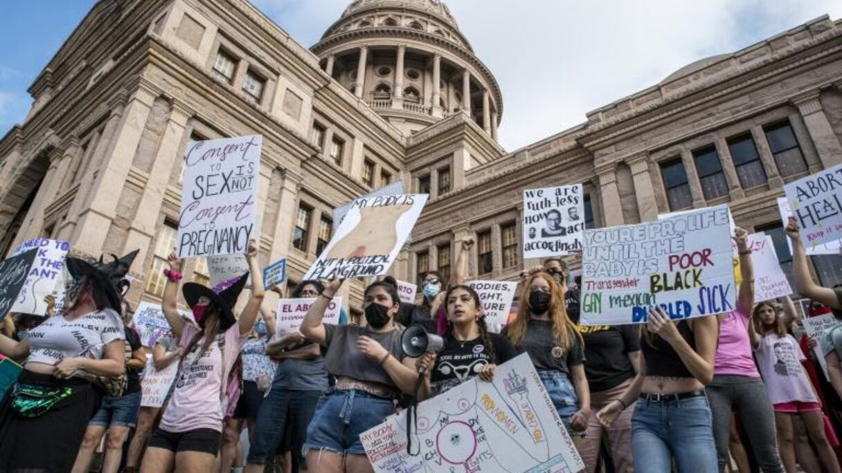 Environ 36 millions de femmes dans 26 Etats, soit près de la moitié des Américaines en âge de procréer, perdraient probablement le droit d'avorter.
