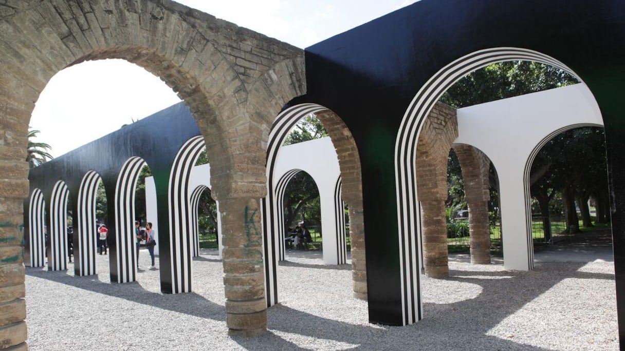 “D'une arche aux autres”, l'installation de Daniel Buren.
