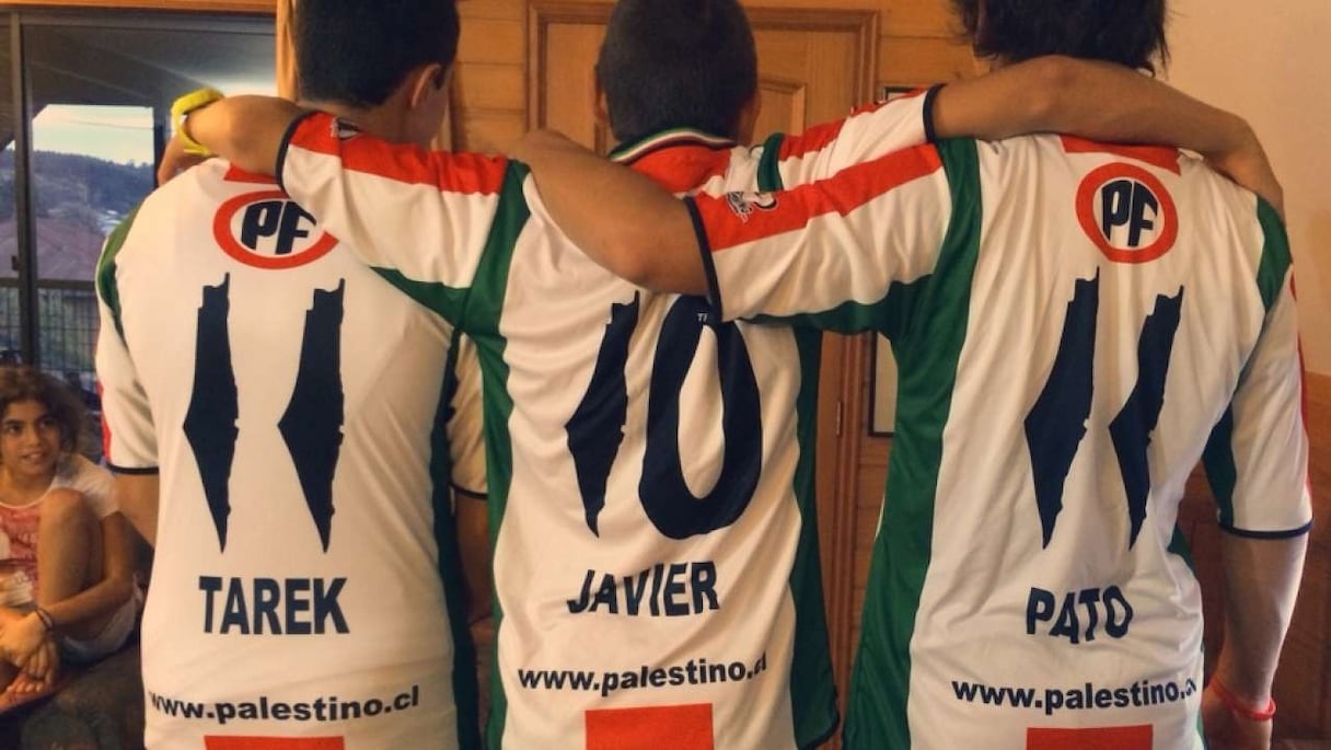 Sur le maillot du club chilien du Deportivo Palestino, la carte de la Palestine tient lieu de chffre 1.
