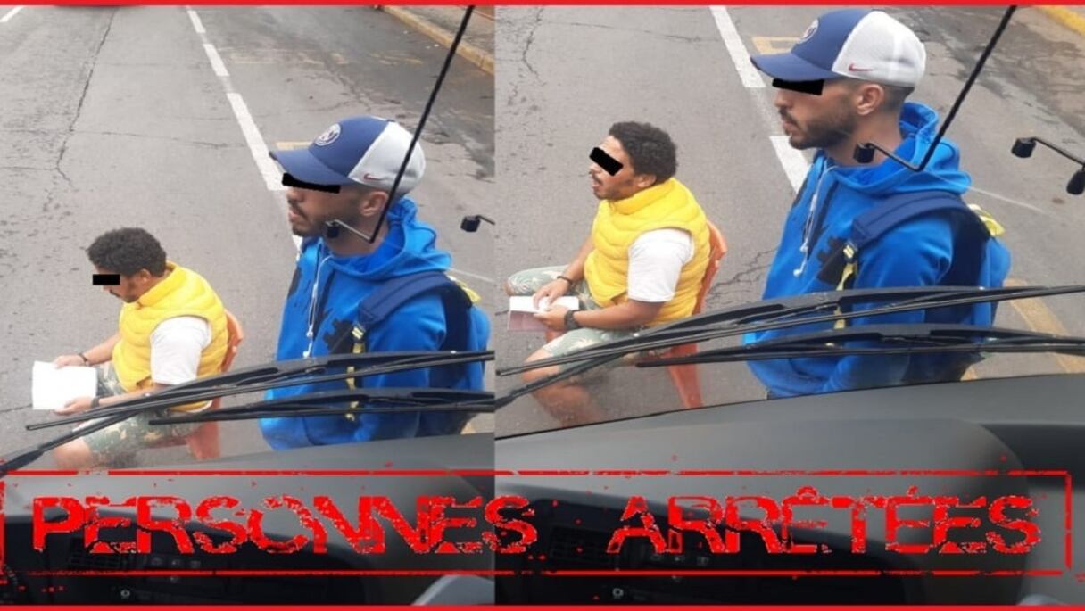 Deux individus bloquent un bus à Casablanca, lundi 21 juin, au boulevard 2 mars.
